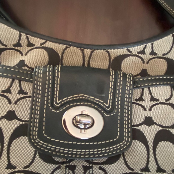 Coach Hampton Shoulder Bag - Picture 4 of 8